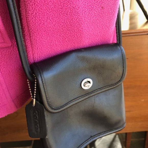 Coach Handbags - COACH Vintage Black Leather Turn Key Flap Crossbody Bag